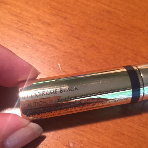 Estée Lauder Sumptuous Extreme Lash Mascara - Picture 4 of 11